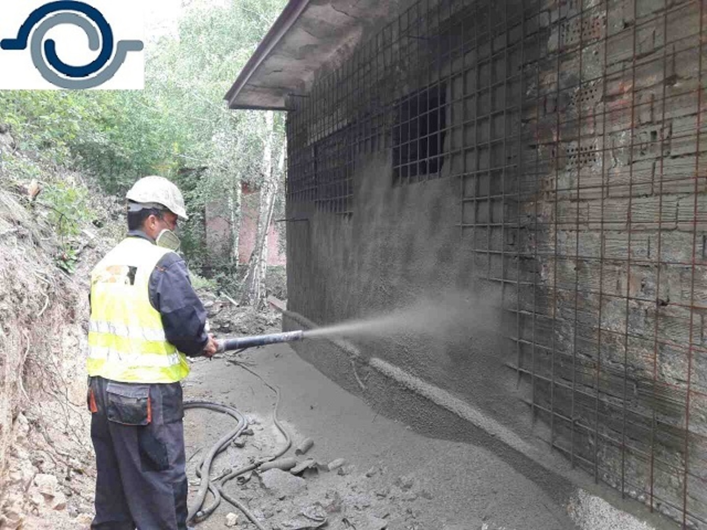 Укрепване на стара сграда със сух торкрет бетон в гр.Панагюрище ...